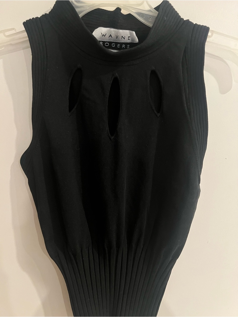 Wayne Rogers Black Sleeveless Ribbed Keyhole Knit Top